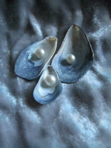 Three Pearls Robyn Beattie